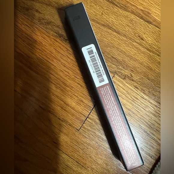 🚨Younique Plush Lip Liner - Picture 2 of 3